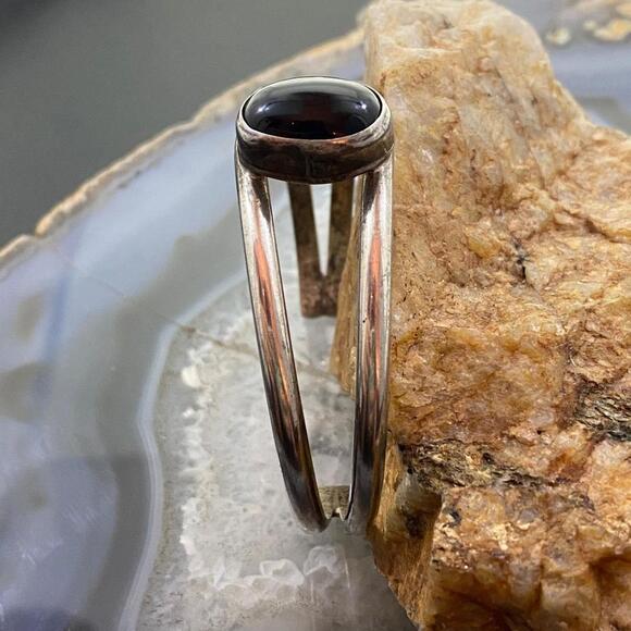 Signed Vintage Native American Sterling Oval Onyx Split Shank Bracelet For Women - Picture 4 of 10